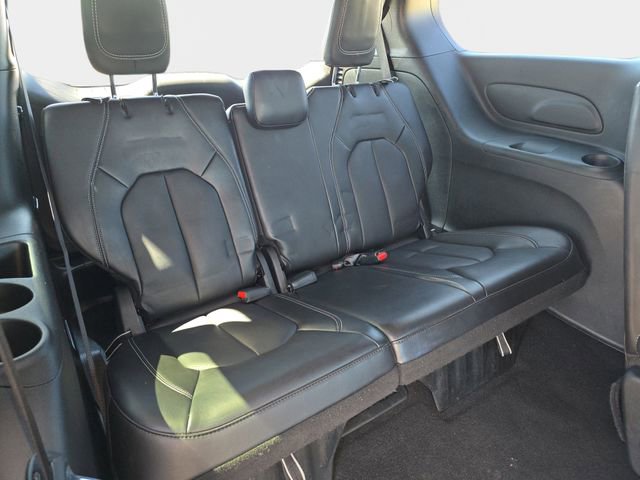 Used 2025 Chrysler Pacifica Select FWD image 16