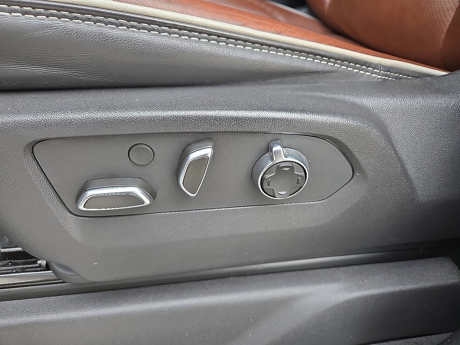 Used 2024 GMC Sierra 2500 Denali Ultimate image 14