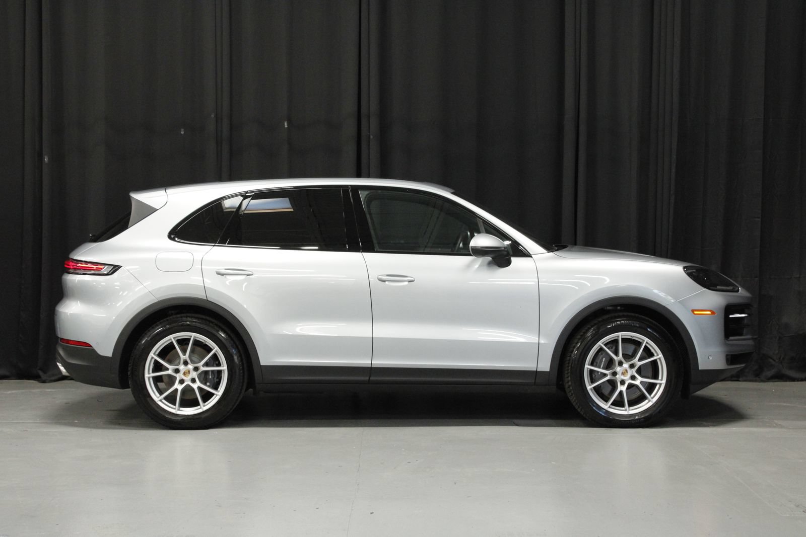 Certified 2025 Porsche Cayenne AWD/4WD image 6