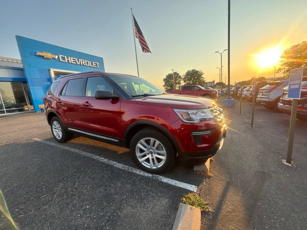Used 2018 Ford Explorer XLT AWD/4WD image 1