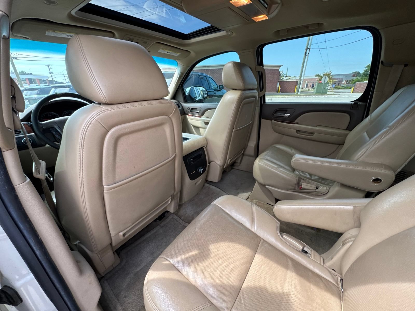 Used 2012 Chevrolet Suburban LTZ AWD/4WD image 23