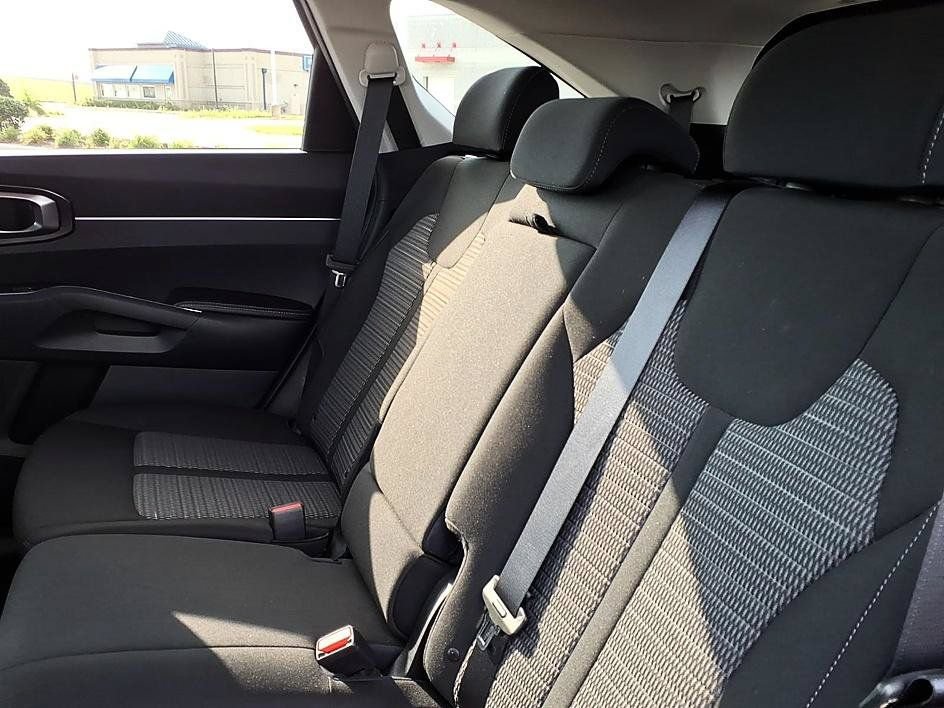 Used 2023 Kia Sorento LX AWD/4WD image 18