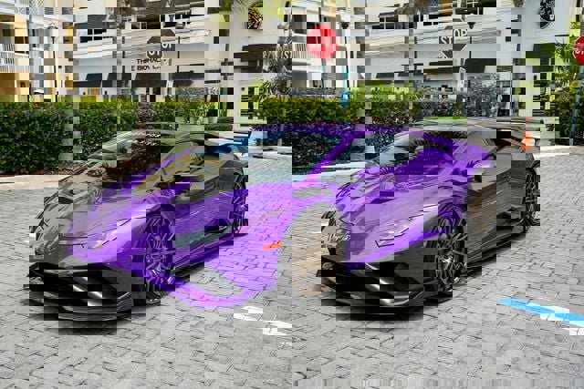 Used 2021 Lamborghini Huracan EVO image 2