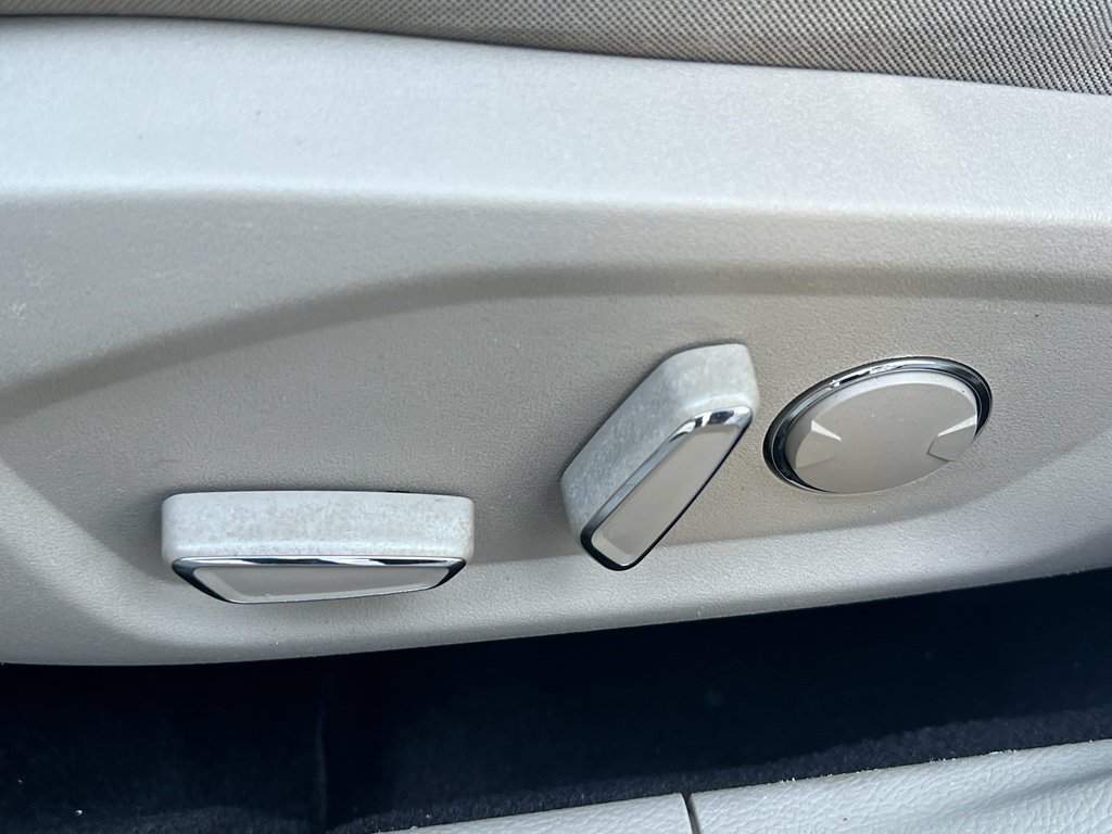 Used 2020 Ford Fusion SE image 18