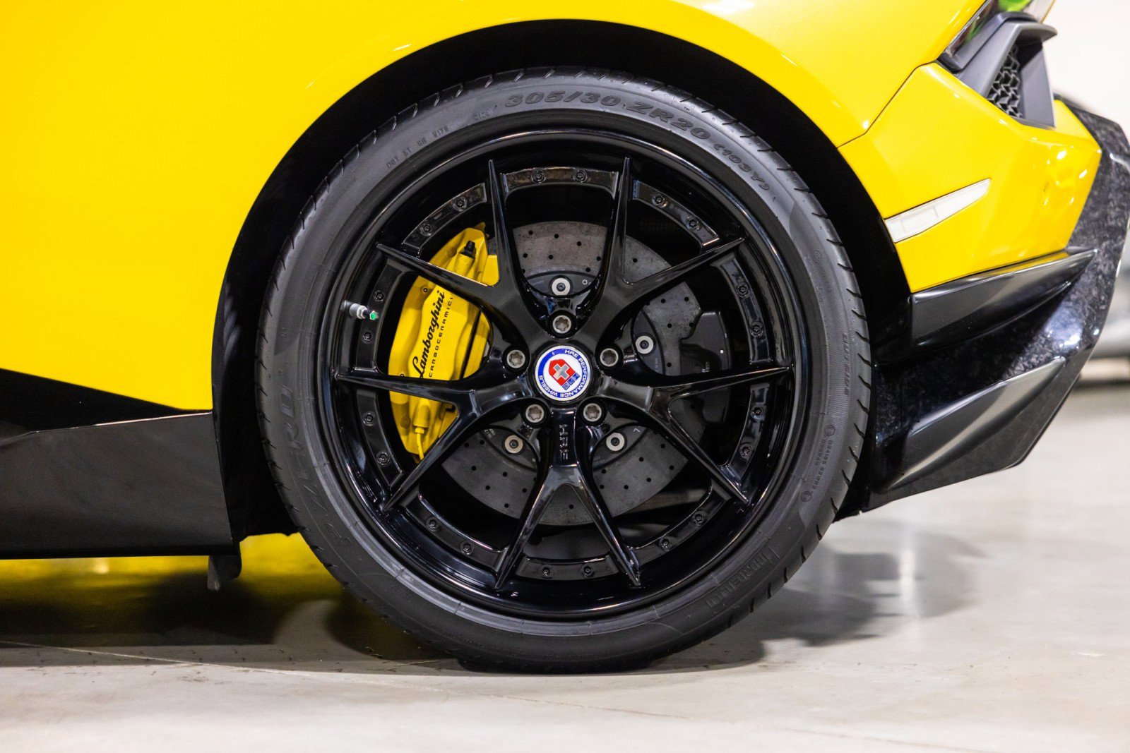 Used 2018 Lamborghini Huracan Performante AWD/4WD image 21