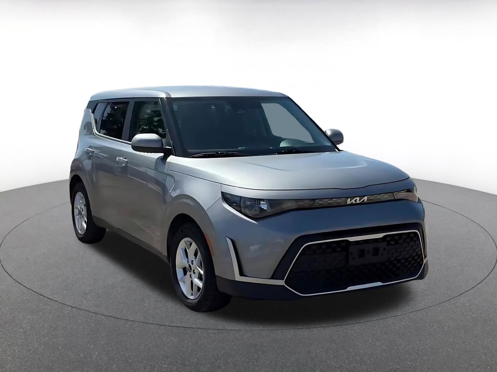 Used 2025 Kia Soul LX w/ LX Technology Package image 3