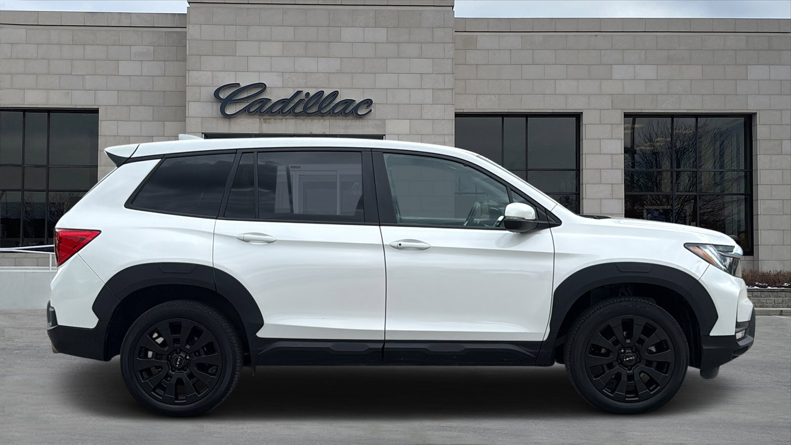 Used 2023 Honda Passport EX-L image 2