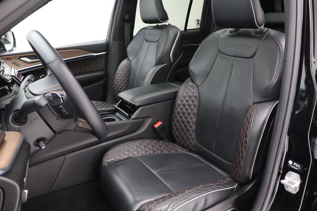 Used 2023 Jeep Grand Cherokee Summit w/ Adv Protech Group IV AWD/4WD image 16
