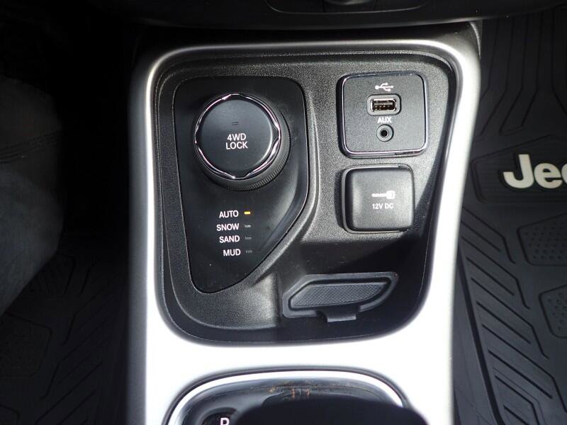 Used 2018 Jeep Compass Latitude w/ Popular Equipment Group image 19