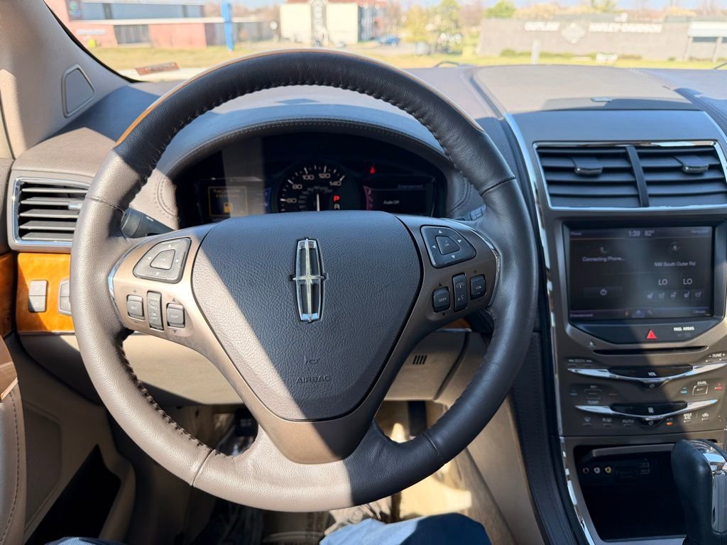 Used 2013 Lincoln MKX FWD image 13
