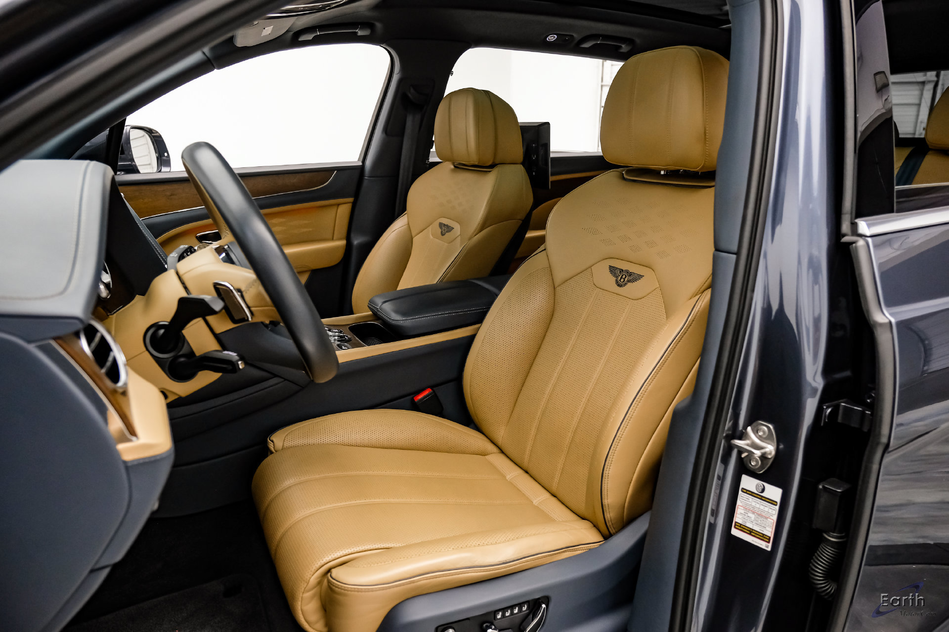Used 2023 Bentley Bentayga Extended Wheelbase AWD/4WD image 35