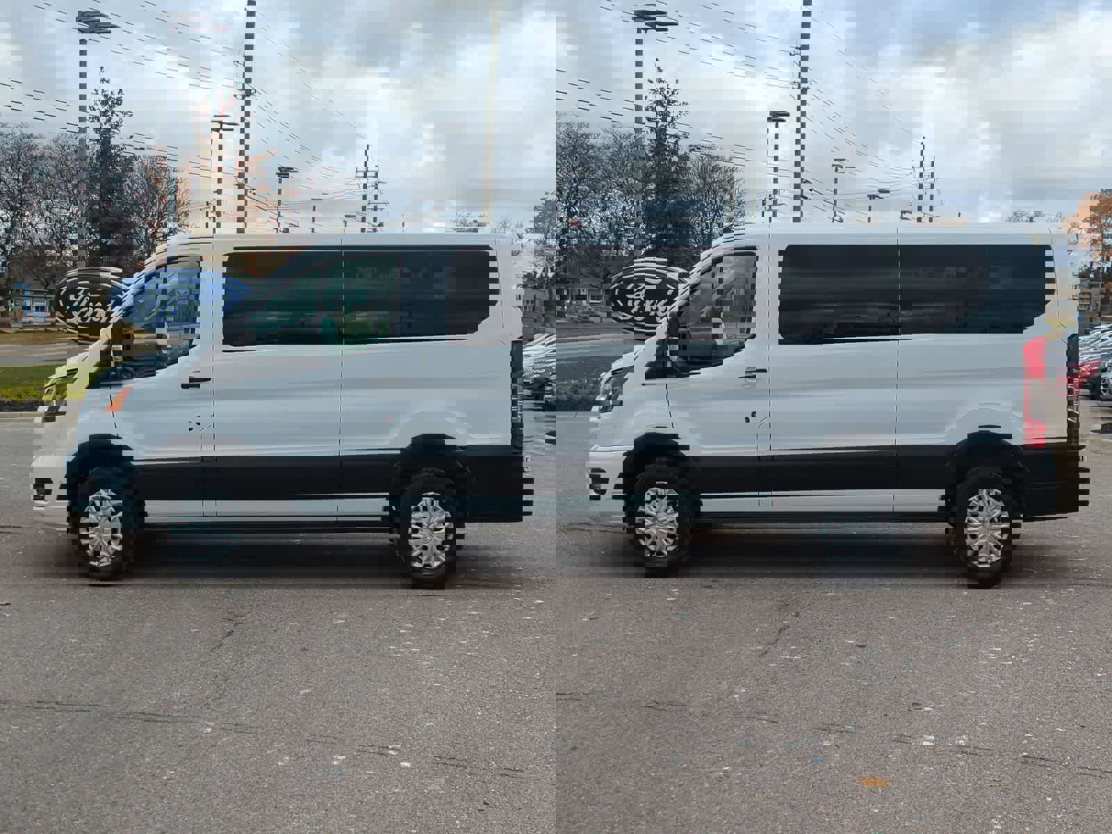 Used 2023 Ford Transit 350 XLT image 5