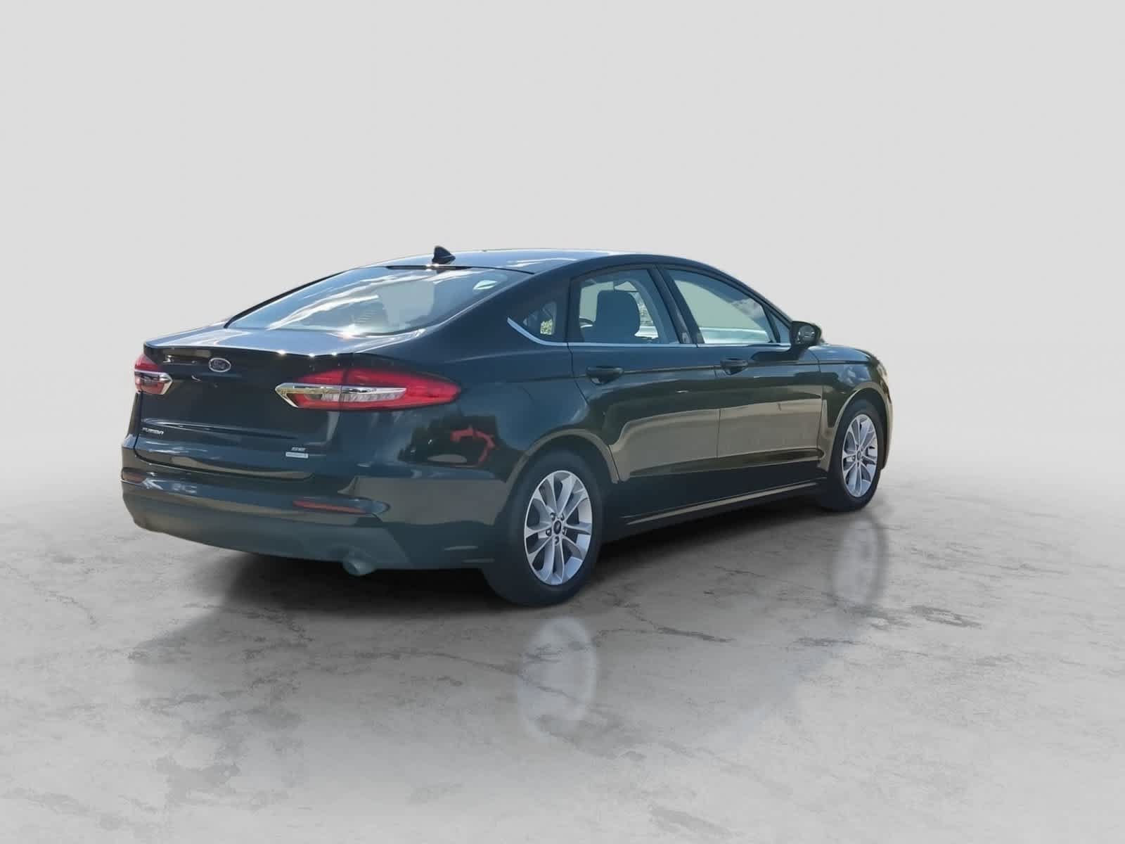 Used 2019 Ford Fusion SE FWD image 8