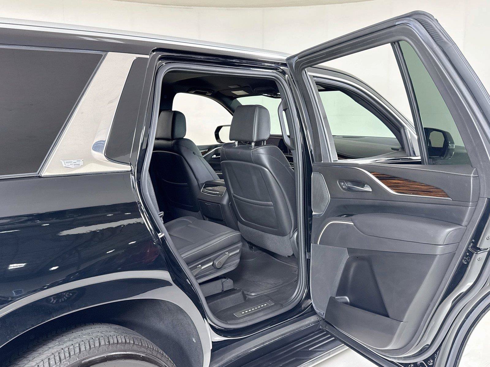Used 2022 Cadillac Escalade Luxury AWD/4WD image 26