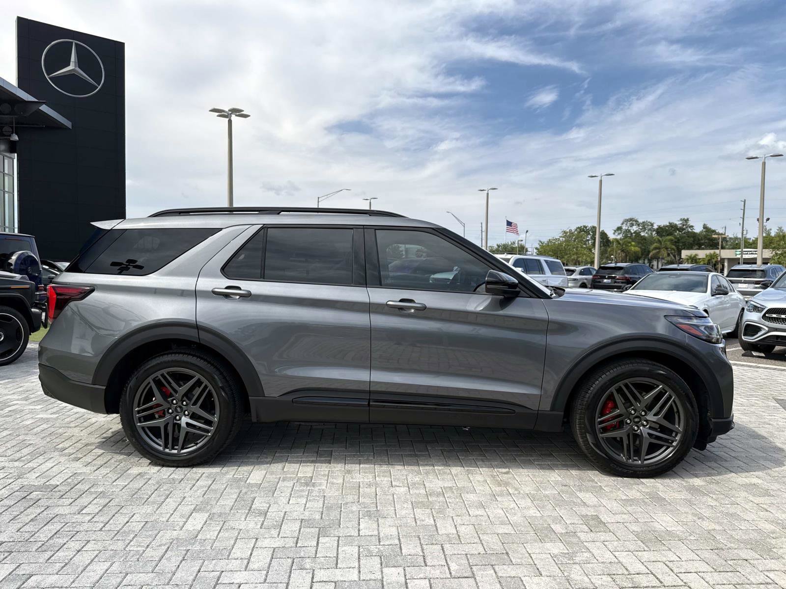 Used 2025 Ford Explorer ST w/ Sun And Sound Package AWD/4WD image 7