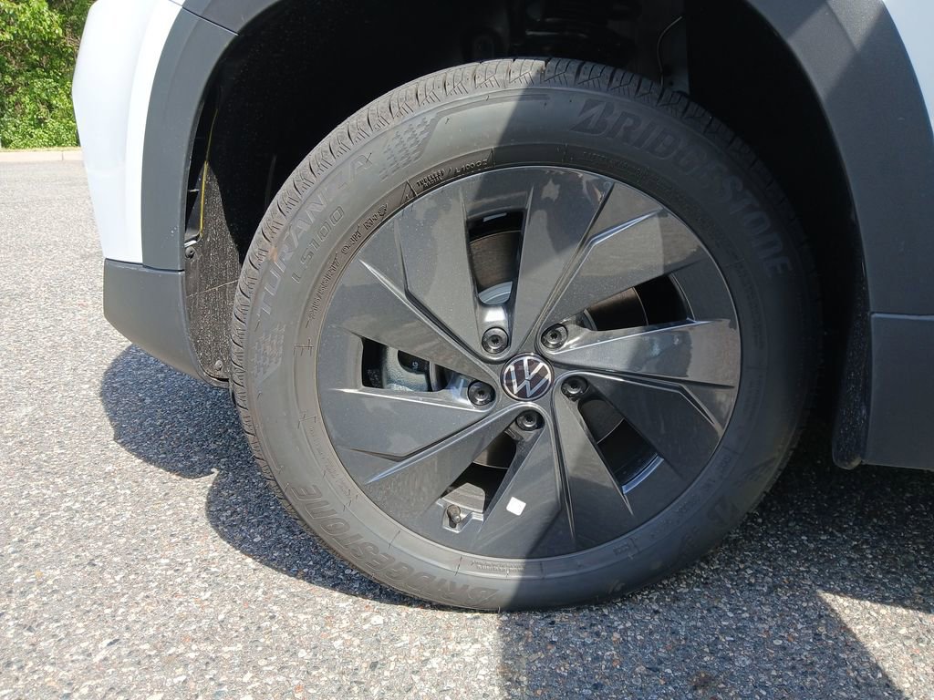 New 2026 Volkswagen Taos S FWD image 25