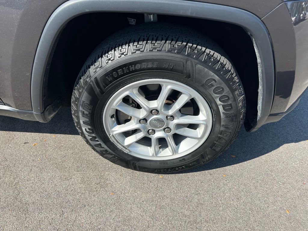 Used 2020 Jeep Grand Cherokee Laredo image 11