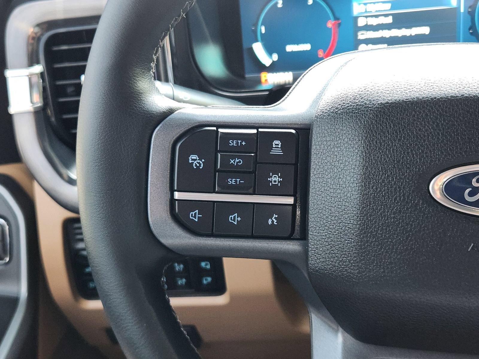 Used 2026 Ford F350 Lariat w/ Lariat Ultimate Package AWD/4WD image 32