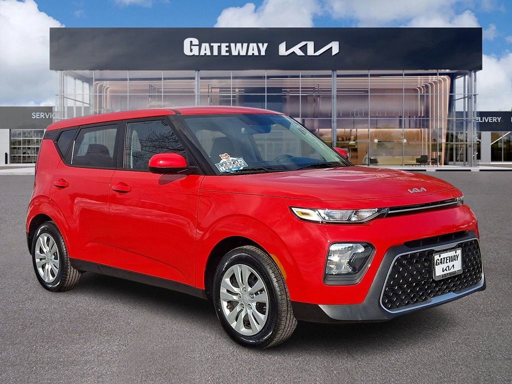 Certified 2022 Kia Soul LX image 1
