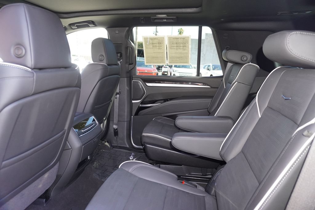 Used 2026 Cadillac Escalade Luxury RWD image 11