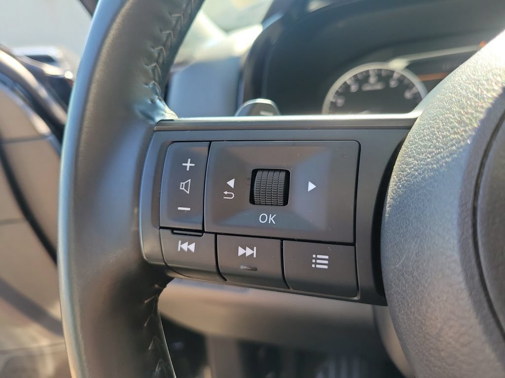 Used 2025 Nissan Pathfinder SV FWD image 26