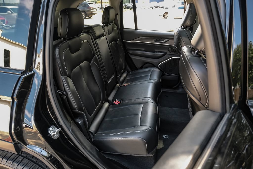 Used 2022 Jeep Grand Cherokee Limited AWD/4WD image 47