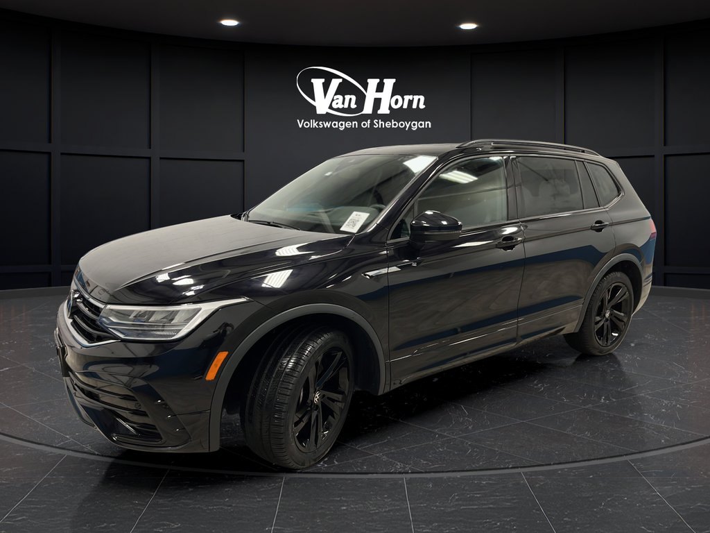 Used 2024 Volkswagen Tiguan SE R-Line AWD/4WD image 3