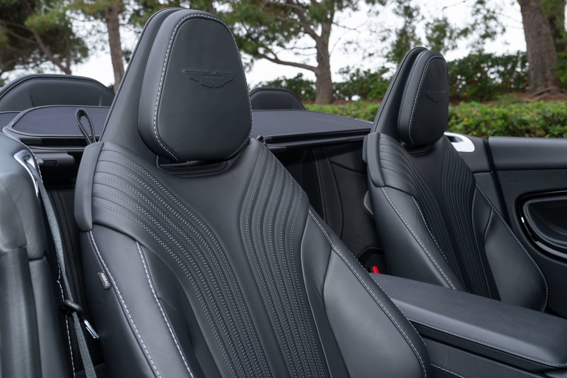 Used 2022 Aston Martin DB11 Volante RWD image 19