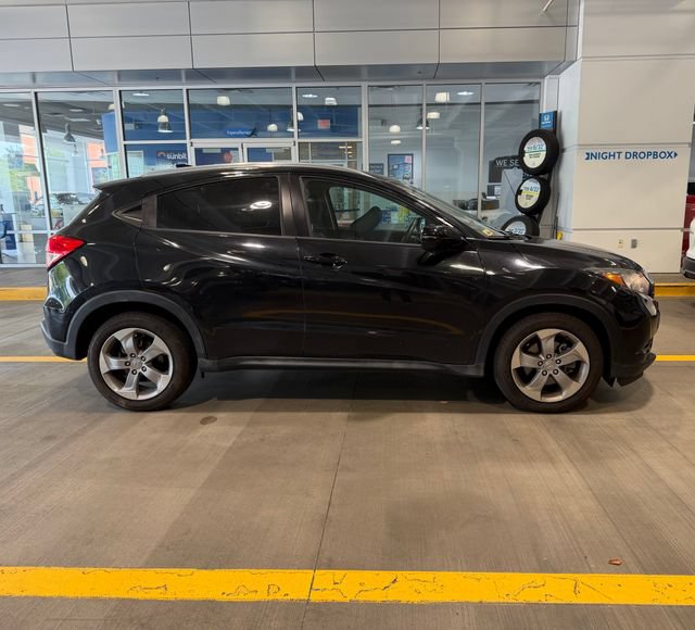 Used 2017 Honda HR-V EX-L image 2
