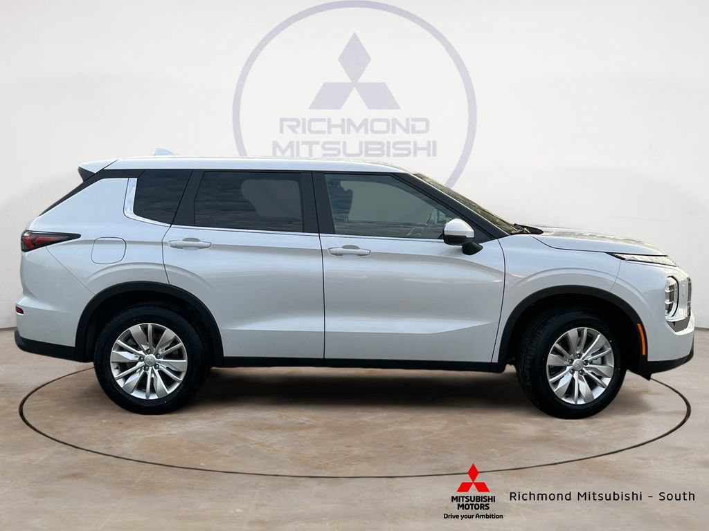 New 2026 Mitsubishi Outlander ES AWD/4WD image 2