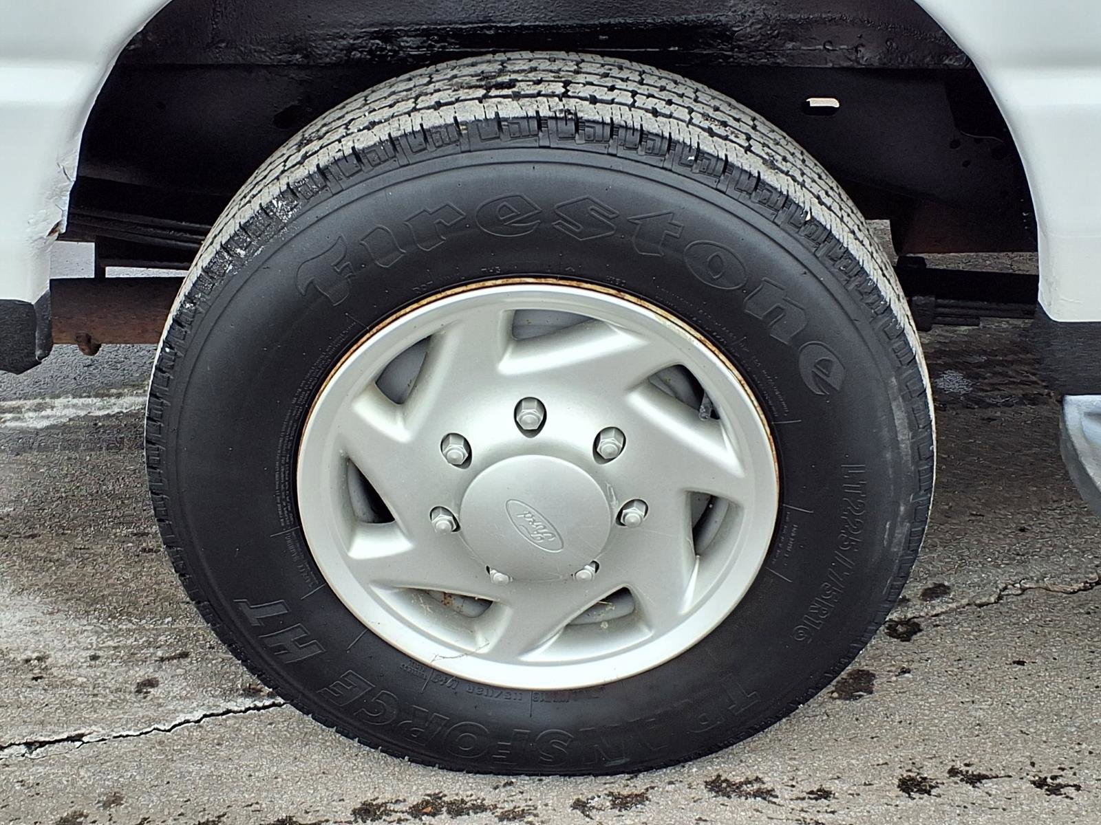 Used 2004 Ford E-350 and Econoline 350 XLT image 19