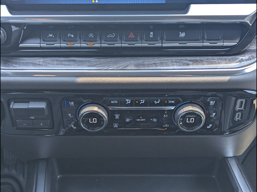 Used 2023 Chevrolet Silverado 1500 LTZ w/ Technology Package AWD/4WD image 31