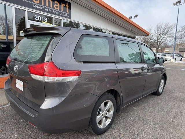 Used 2014 Toyota Sienna L image 7