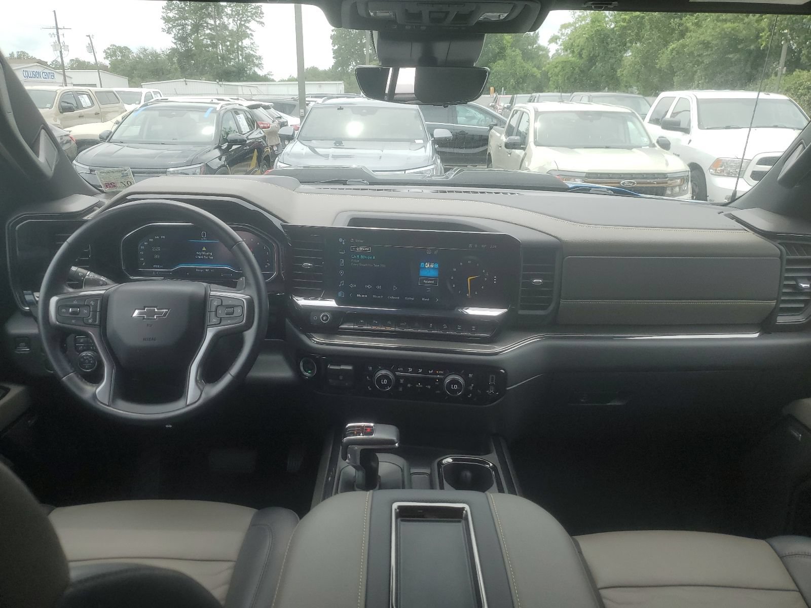 Used 2022 Chevrolet Silverado 1500 ZR2 w/ Technology Package AWD/4WD image 9