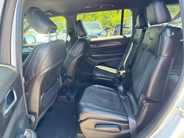 Used 2024 Jeep Grand Cherokee L Laredo AWD/4WD image 19