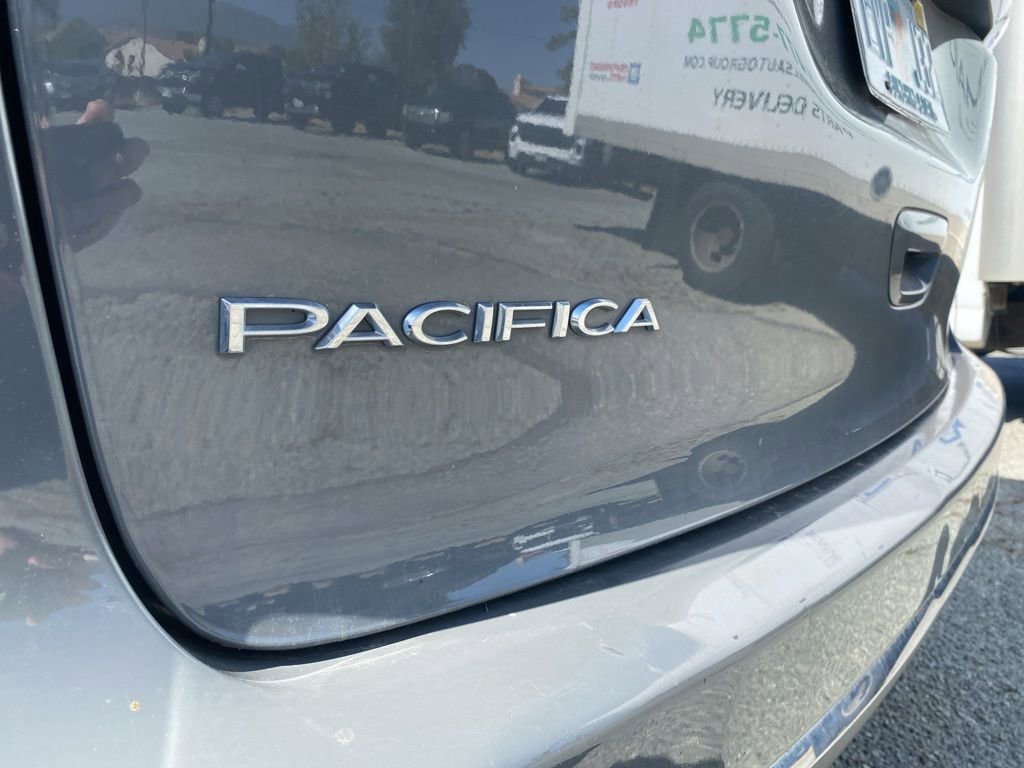 Used 2022 Chrysler Pacifica Touring-L FWD image 9