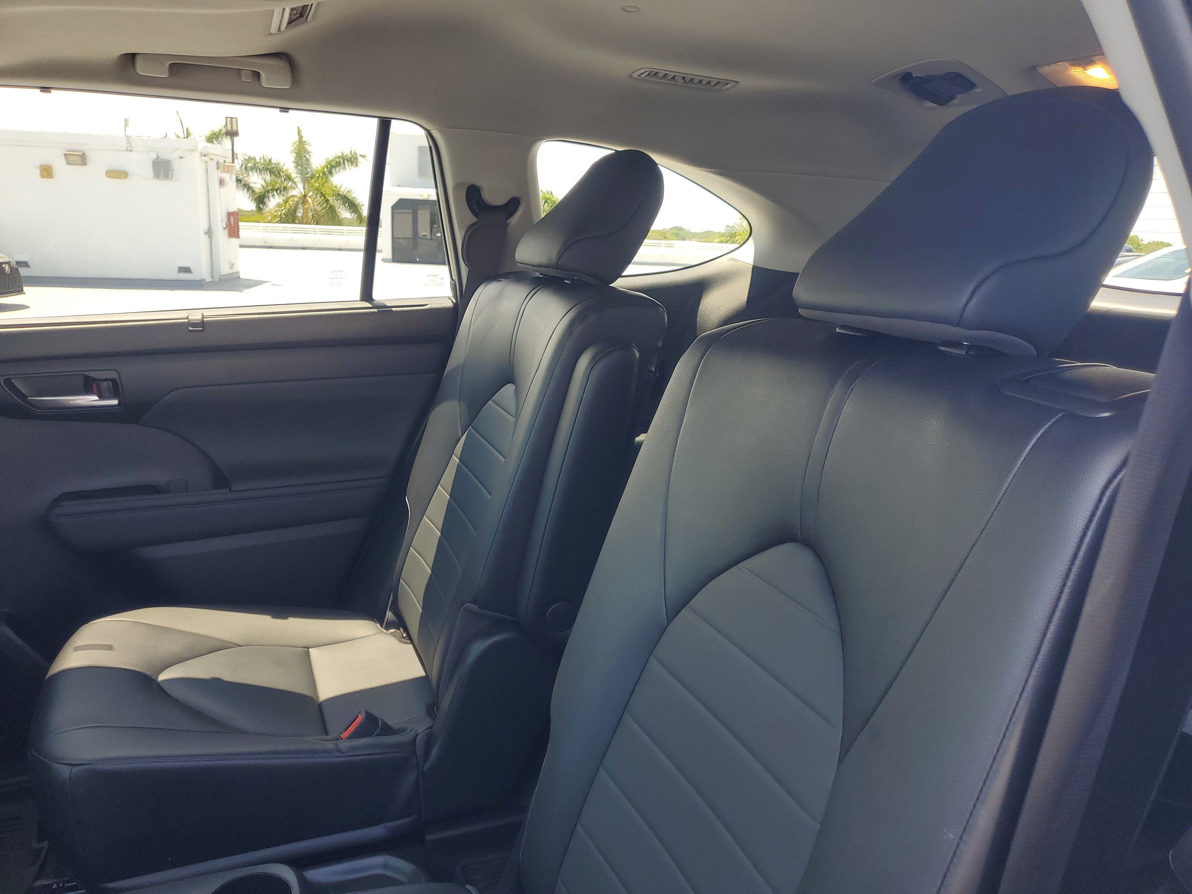 Used 2023 Toyota Highlander XLE FWD image 13