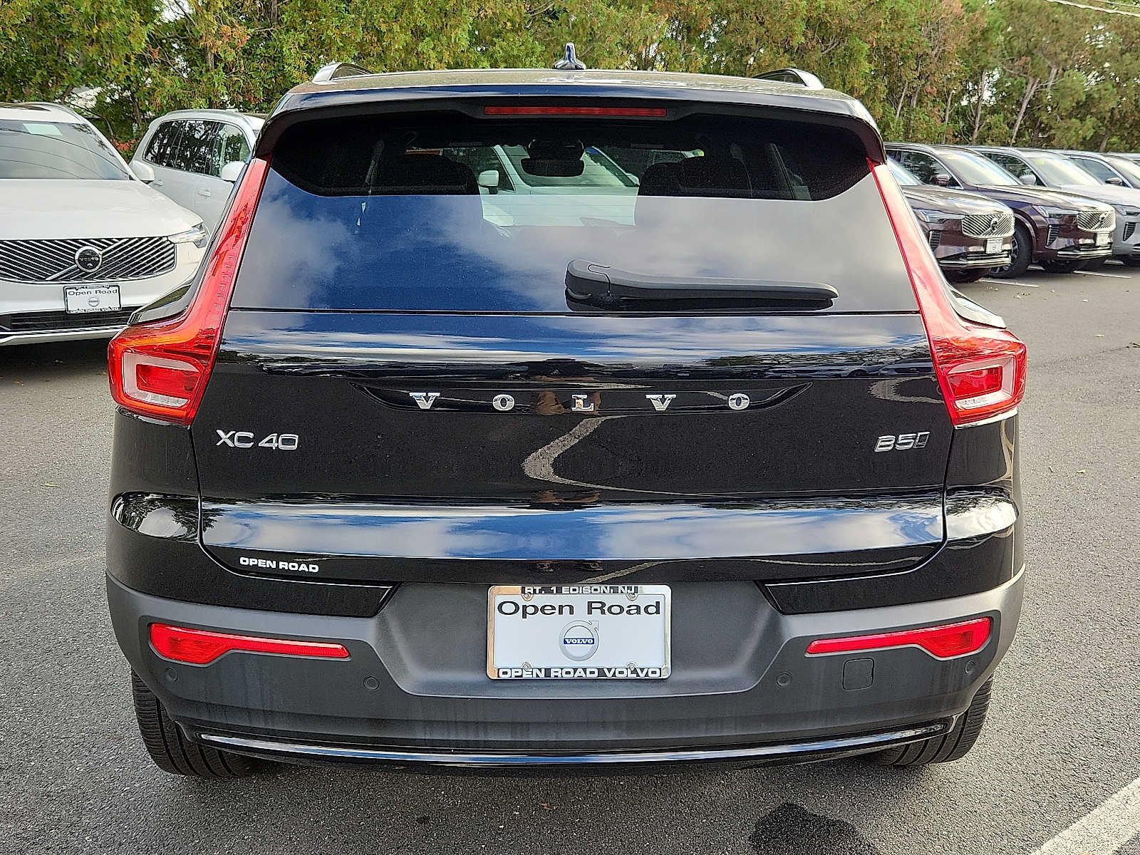Certified 2023 Volvo XC40 B5 Plus w/ Climate Package AWD/4WD image 5