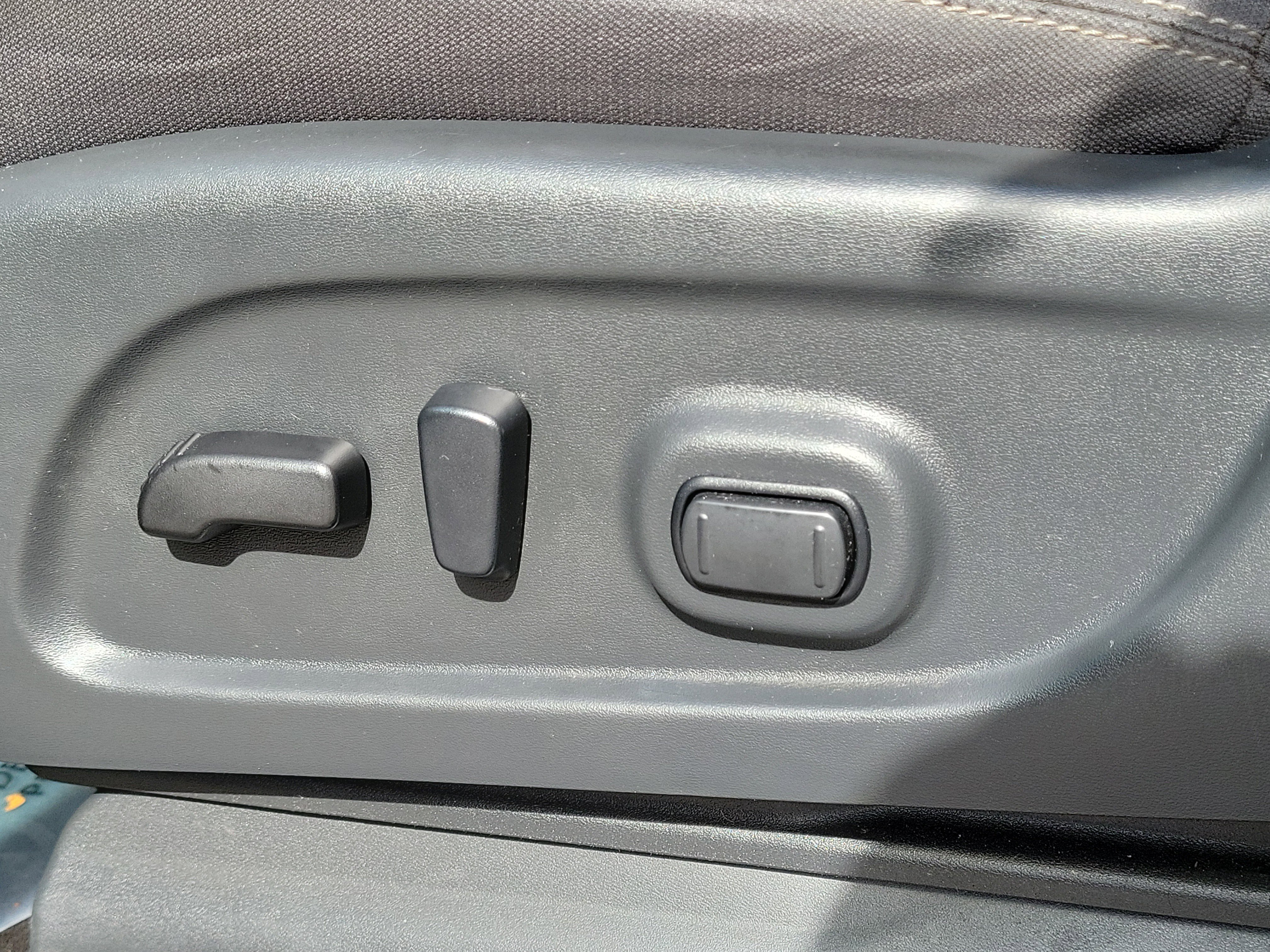 Used 2023 Nissan Titan SV w/ SV Convenience Package image 12