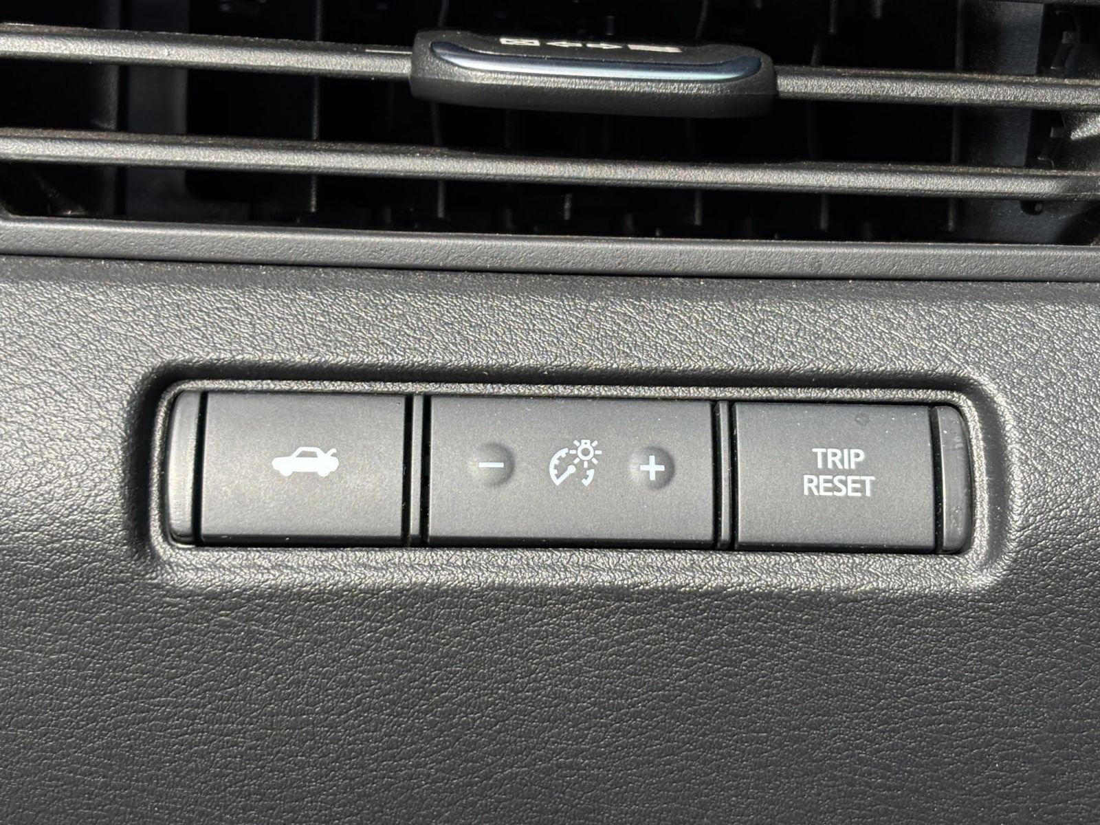 Used 2025 Nissan Altima 2.5 SV FWD image 23