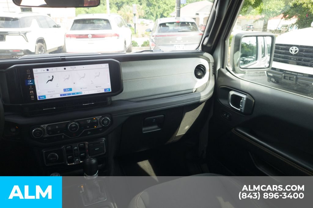 Used 2024 Jeep Wrangler Unlimited Sahara AWD/4WD image 18