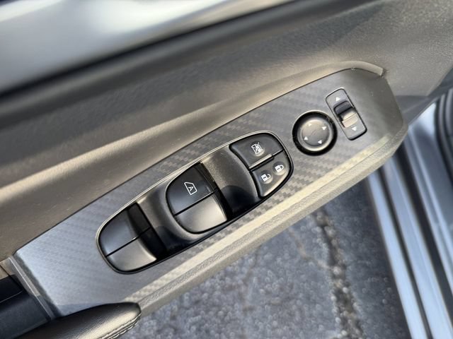 Used 2025 Nissan Altima 2.5 SV FWD image 12