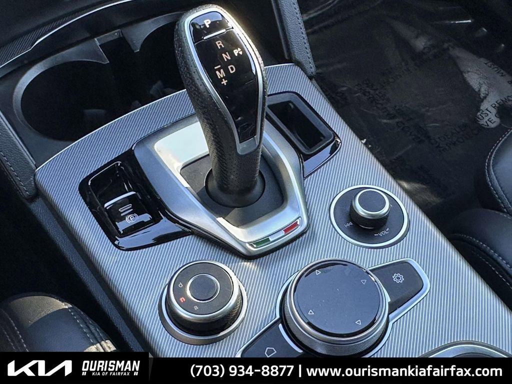 Used 2022 Alfa Romeo Stelvio Veloce image 7