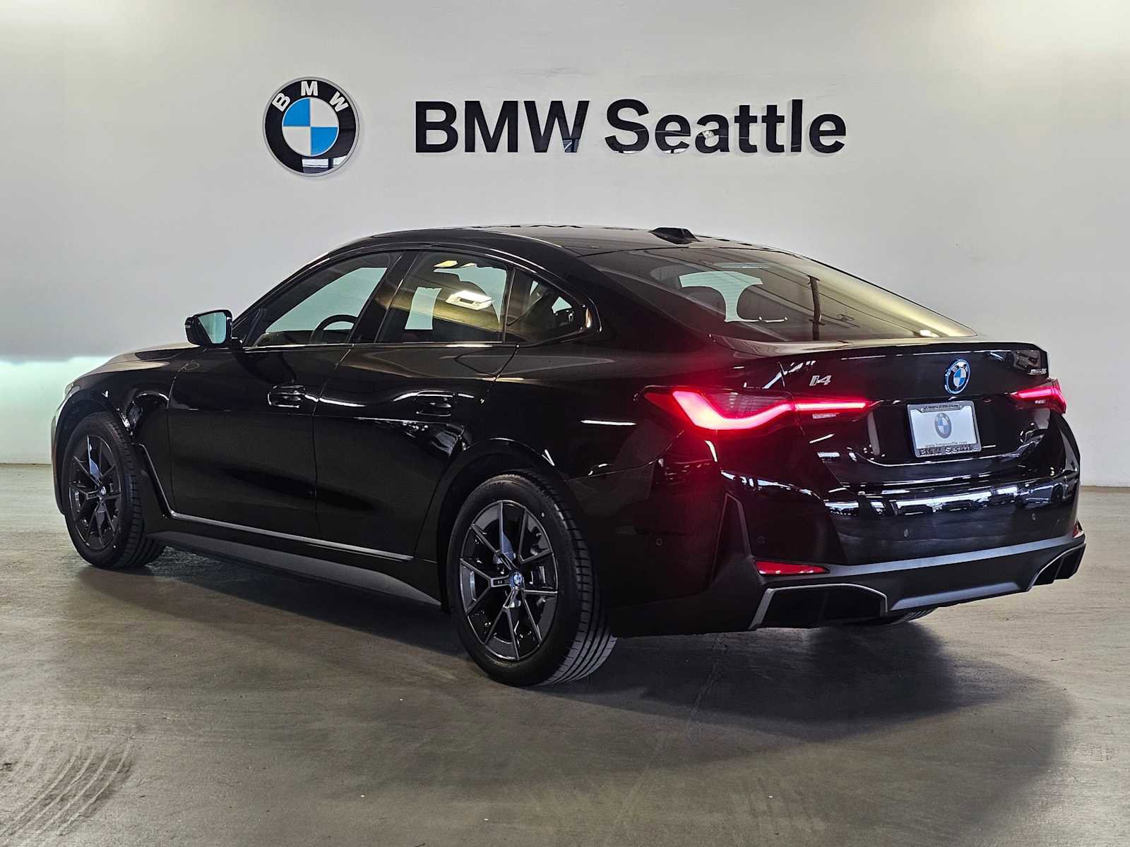 Used 2023 BMW i4 eDrive35 w/ Premium Package image 4