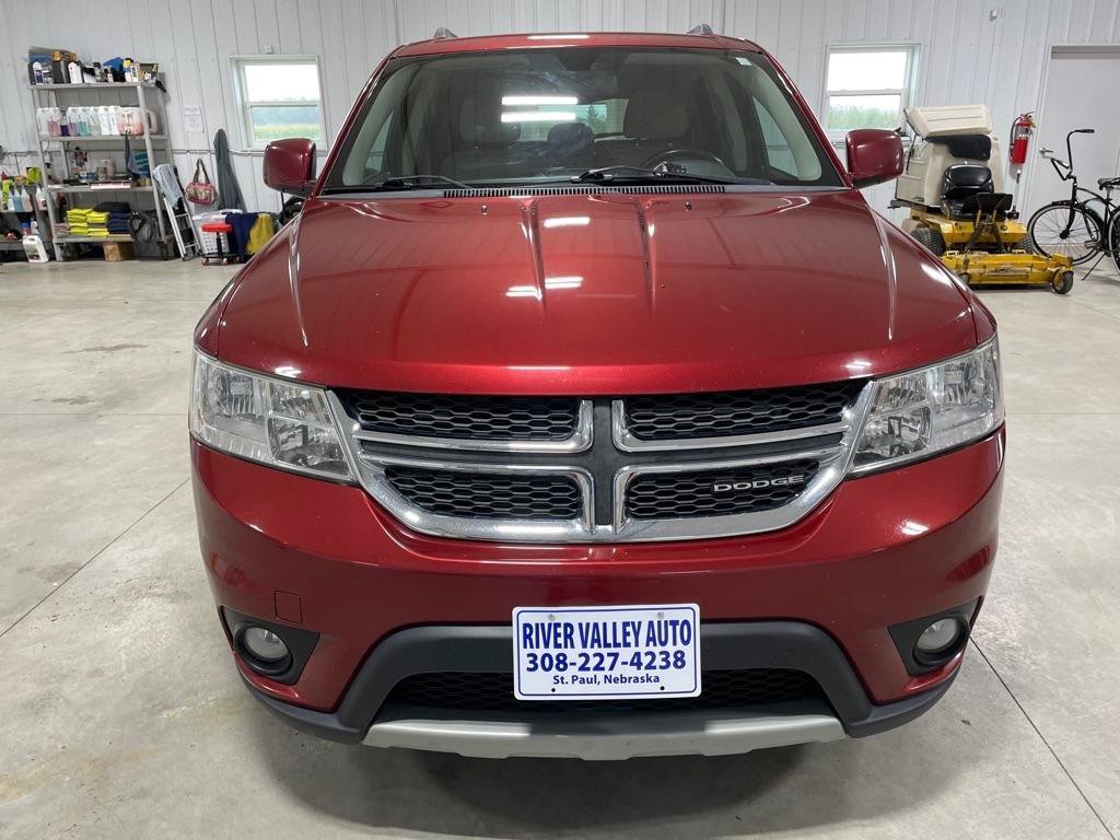 Used 2011 Dodge Journey Mainstreet w/ Popular Equipment Group AWD/4WD image 2