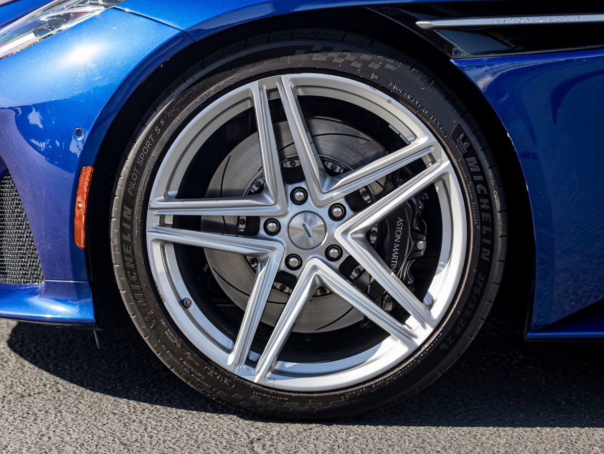 Used 2024 Aston Martin DB12 Coupe RWD image 4