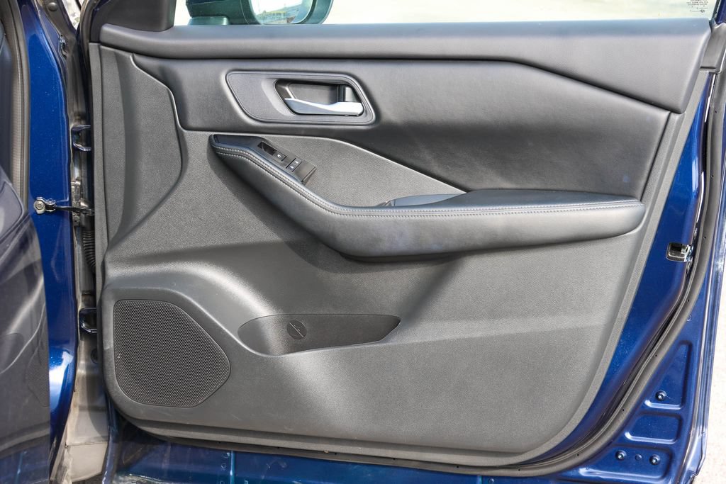 Used 2025 Nissan Rogue SV AWD/4WD image 8