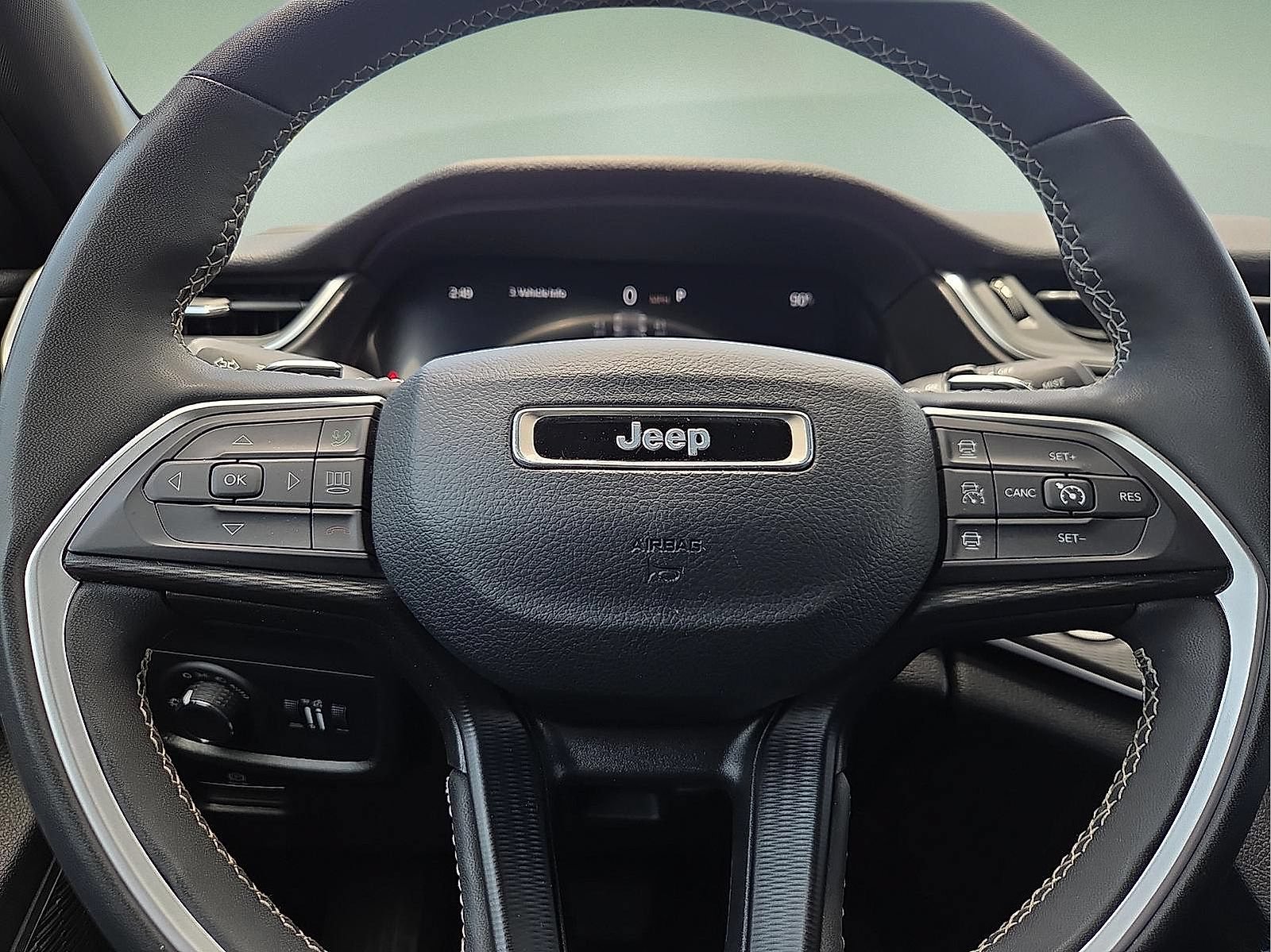 Used 2024 Jeep Grand Cherokee Altitude AWD/4WD image 24