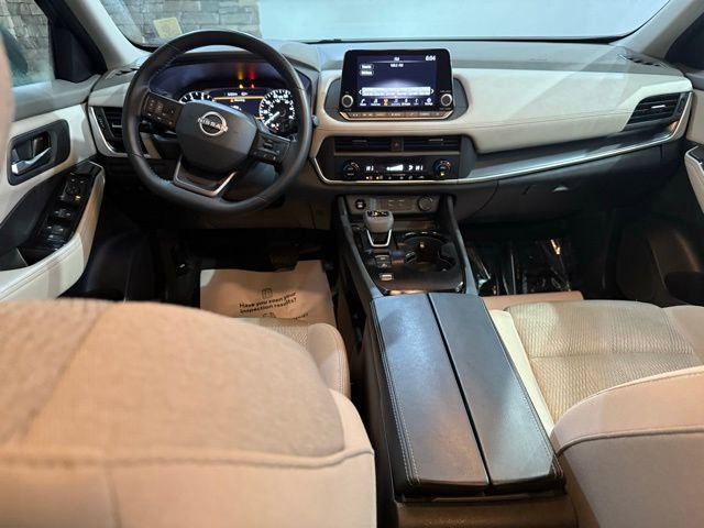 Certified 2025 Nissan Rogue SV image 25