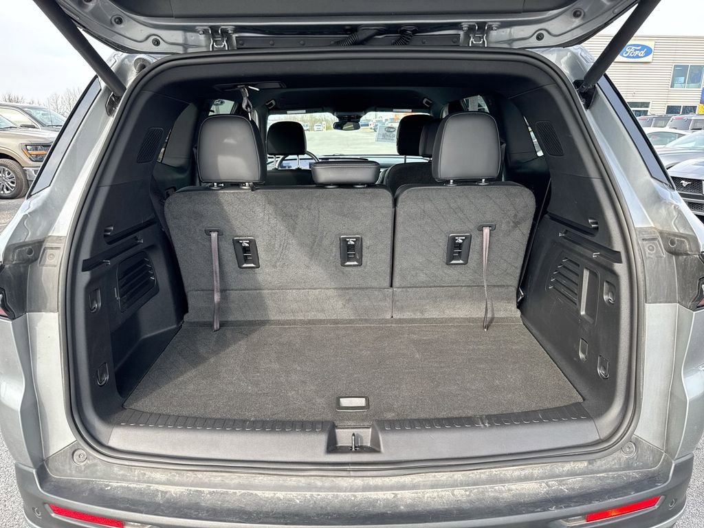 Used 2025 Buick Enclave Preferred AWD/4WD image 25